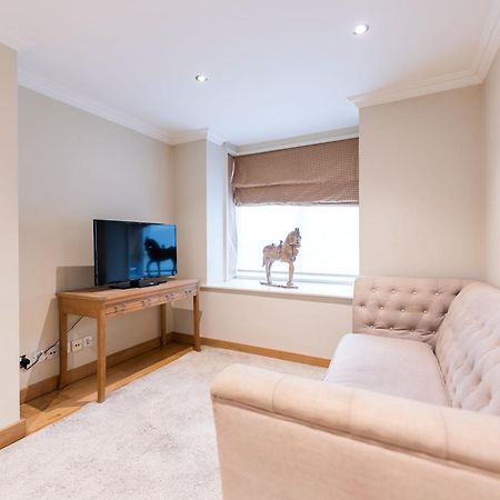 Luxury 6 Bedroom House In Southwick Street Londra Dış mekan fotoğraf