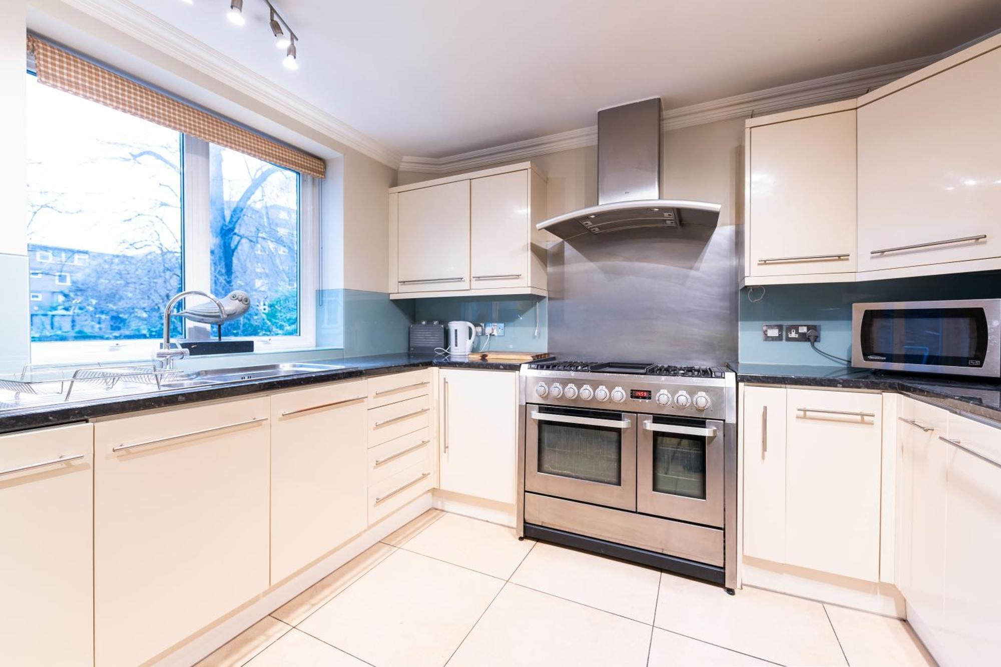 Luxury 6 Bedroom House In Southwick Street Londra Dış mekan fotoğraf
