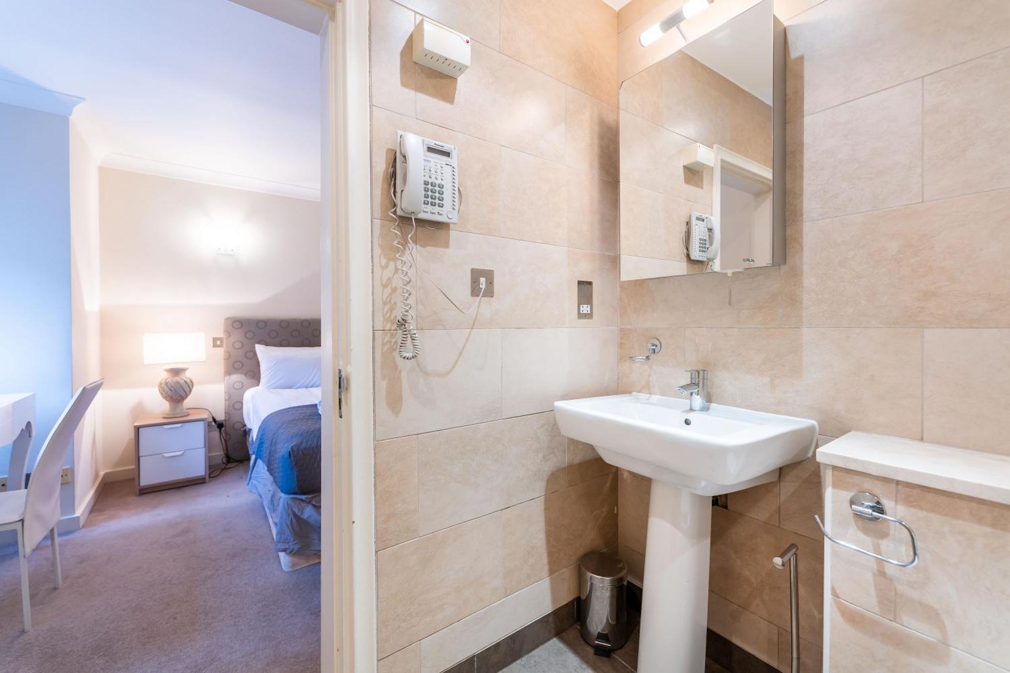 Luxury 6 Bedroom House In Southwick Street Londra Dış mekan fotoğraf