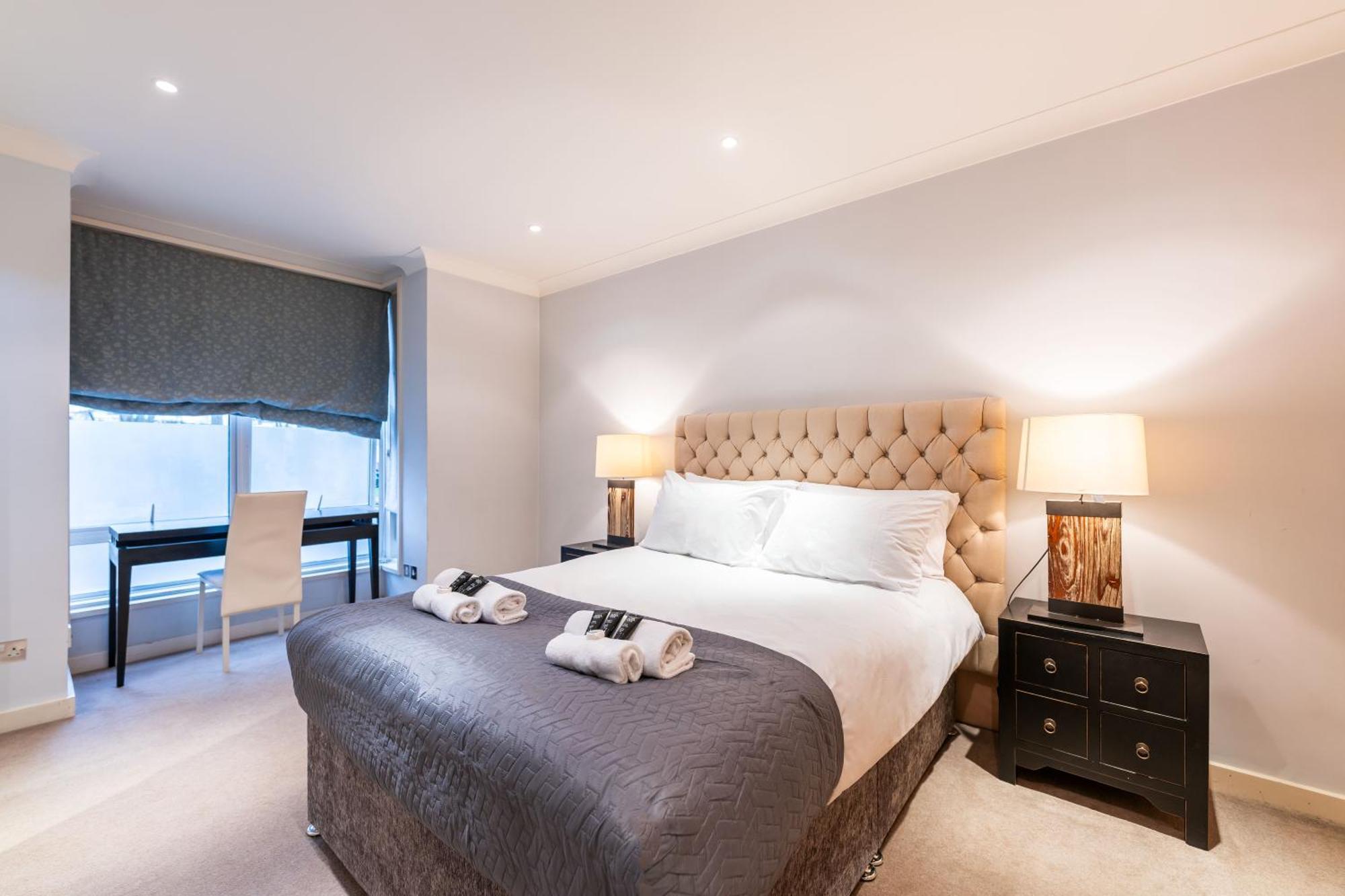 Luxury 6 Bedroom House In Southwick Street Londra Dış mekan fotoğraf