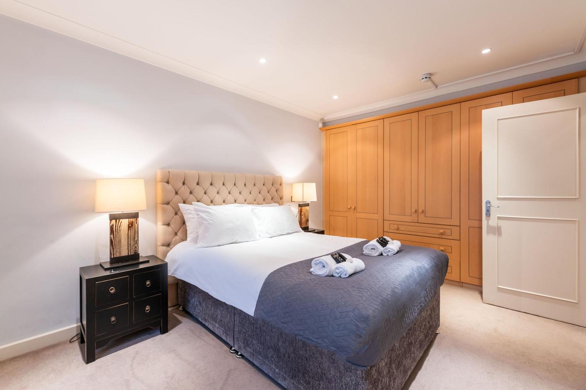 Luxury 6 Bedroom House In Southwick Street Londra Dış mekan fotoğraf