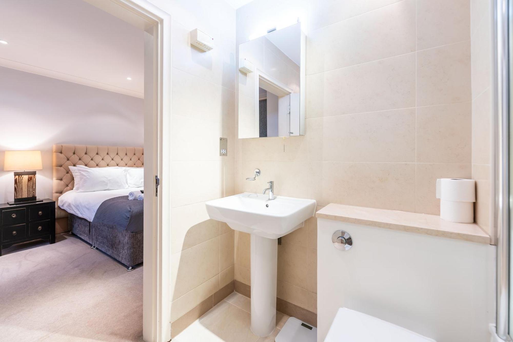 Luxury 6 Bedroom House In Southwick Street Londra Dış mekan fotoğraf