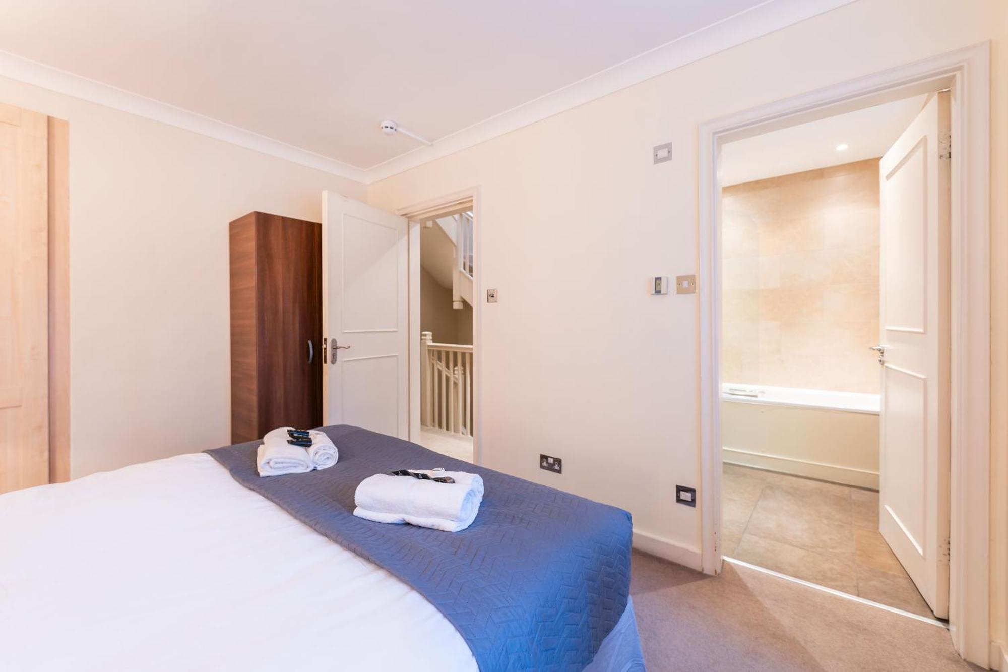 Luxury 6 Bedroom House In Southwick Street Londra Dış mekan fotoğraf